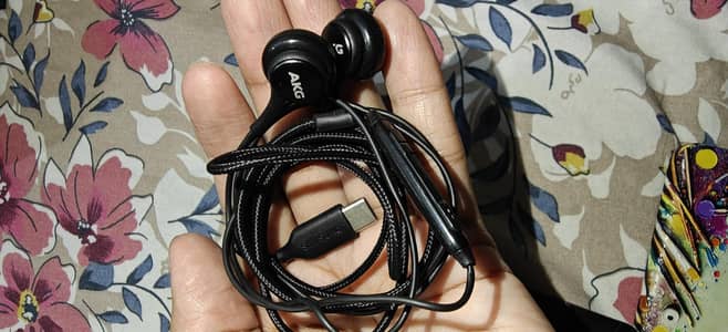 ​This is the Samsung AKG Type-C Wired Earphones (Model GH59-15106A).
