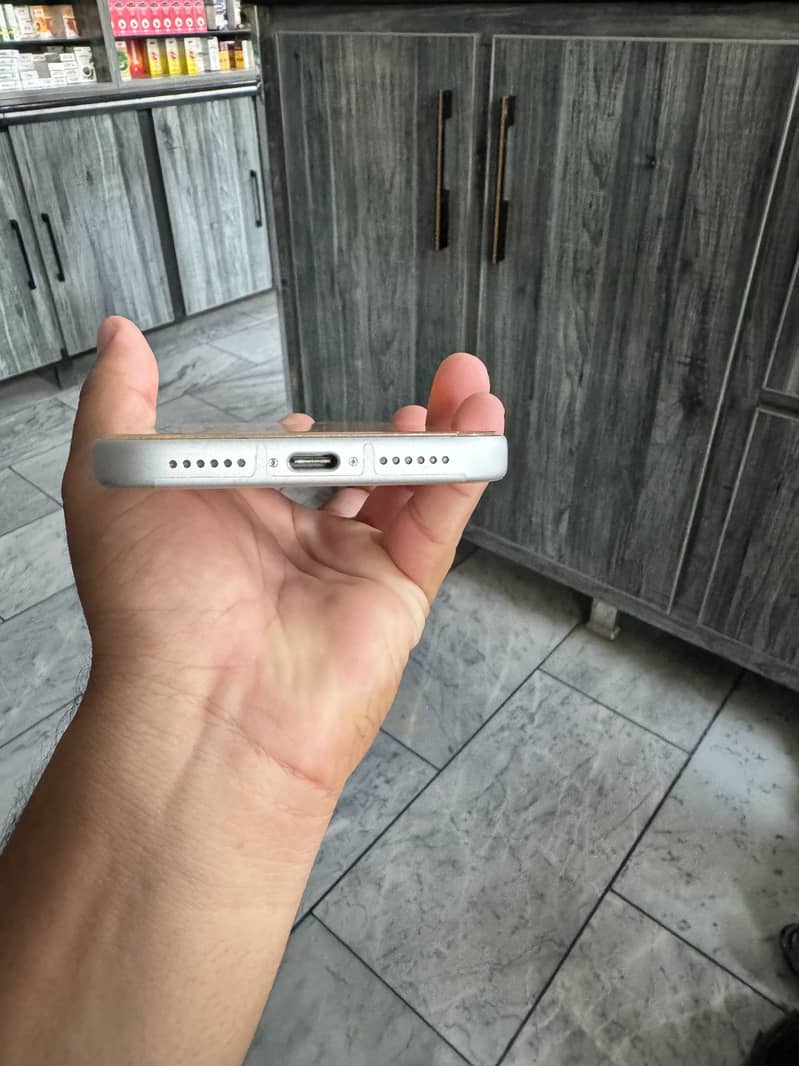 Apple iPhone 17 Pro Max 4