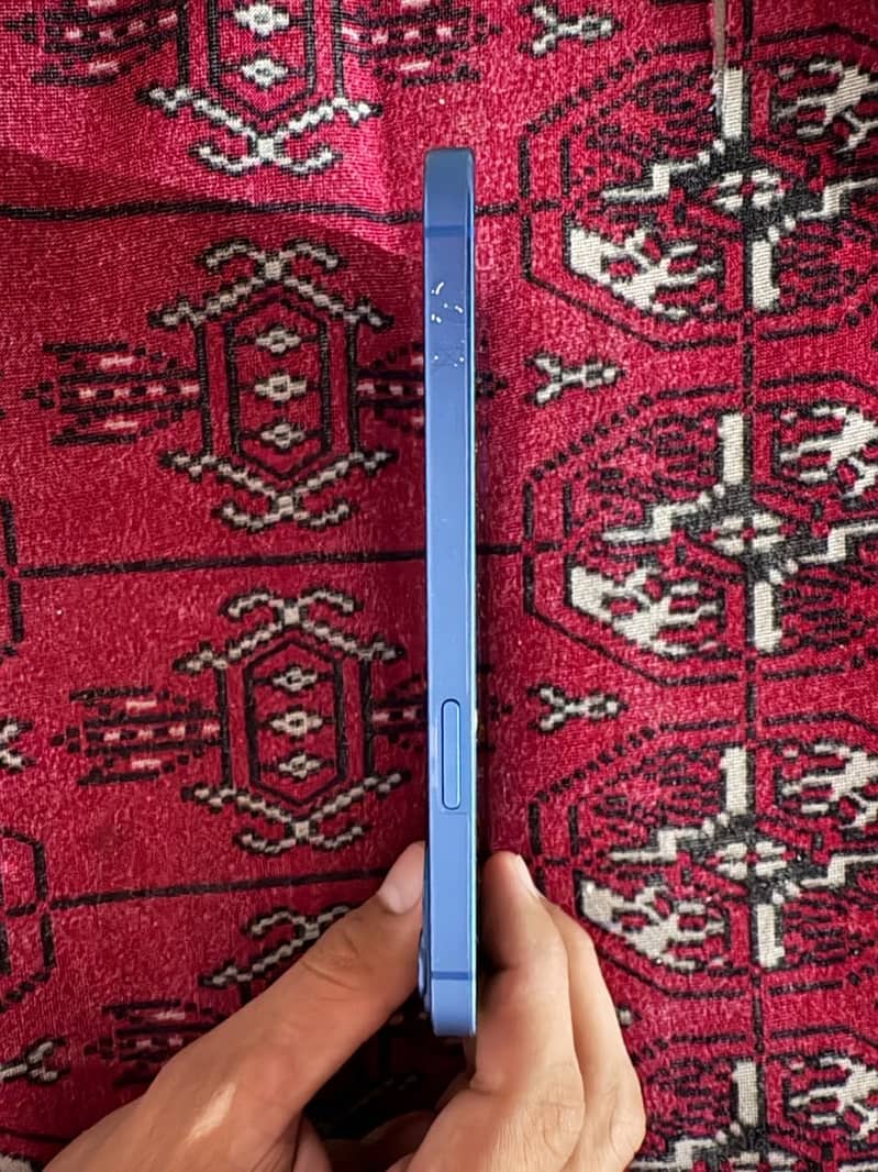 Apple iPhone 13 2