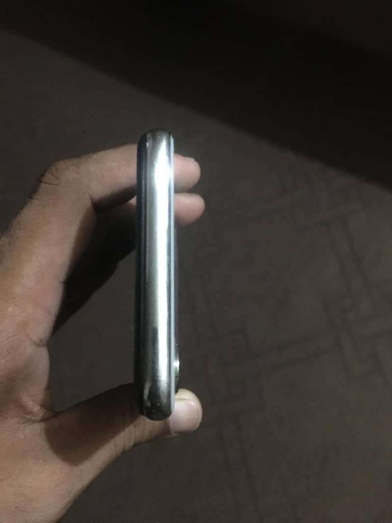 Apple iPhone X 3