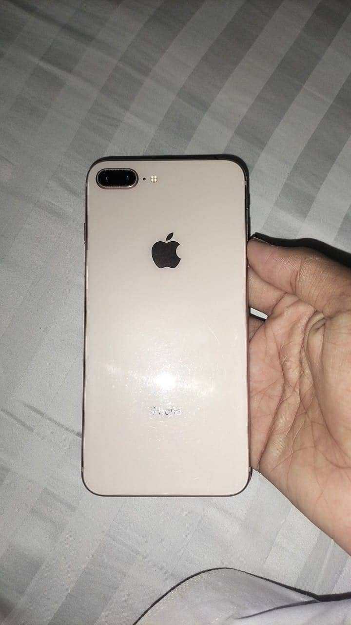 Apple iPhone 8 Plus 3