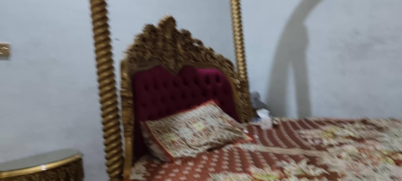 round bed 6