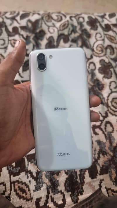 Aquos r2