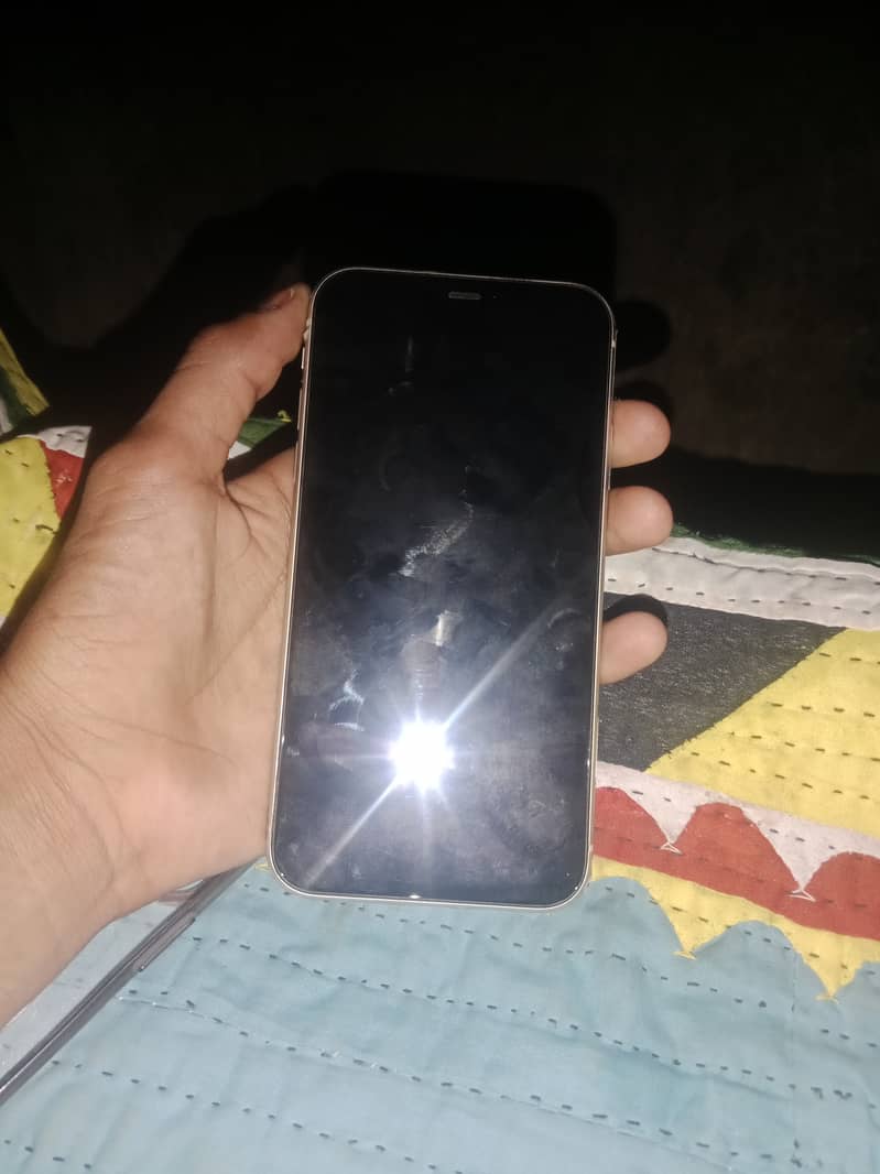 Apple iPhone 11 4