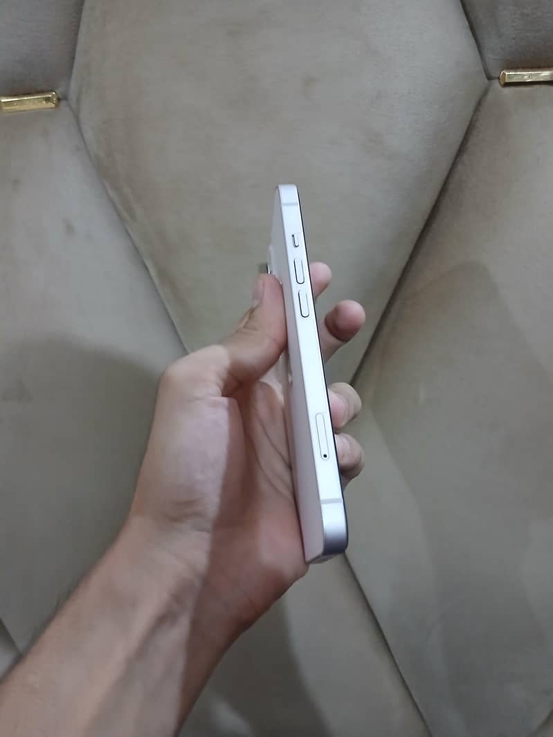 Apple iPhone 13 2