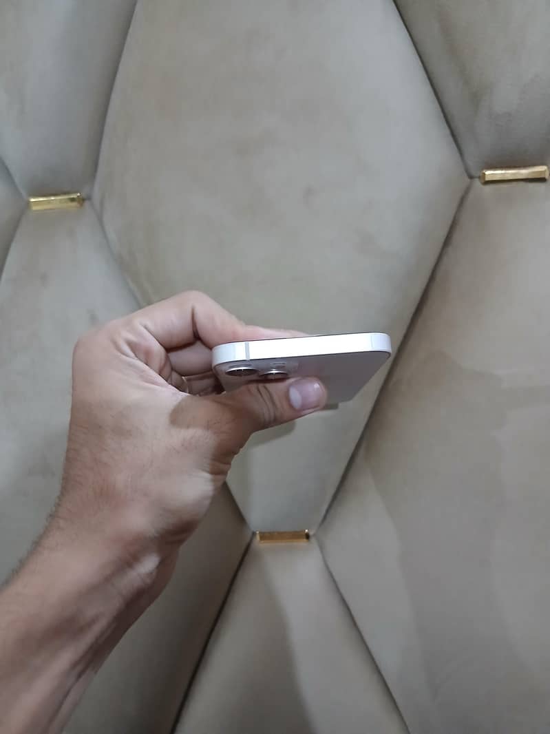 Apple iPhone 13 3