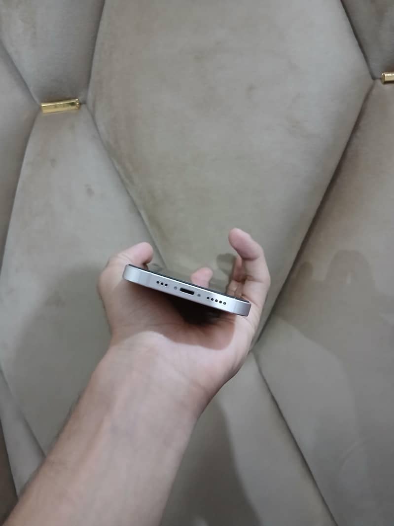 Apple iPhone 13 4