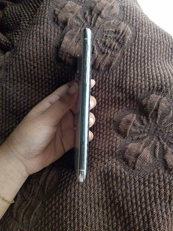 Apple iPhone X 5