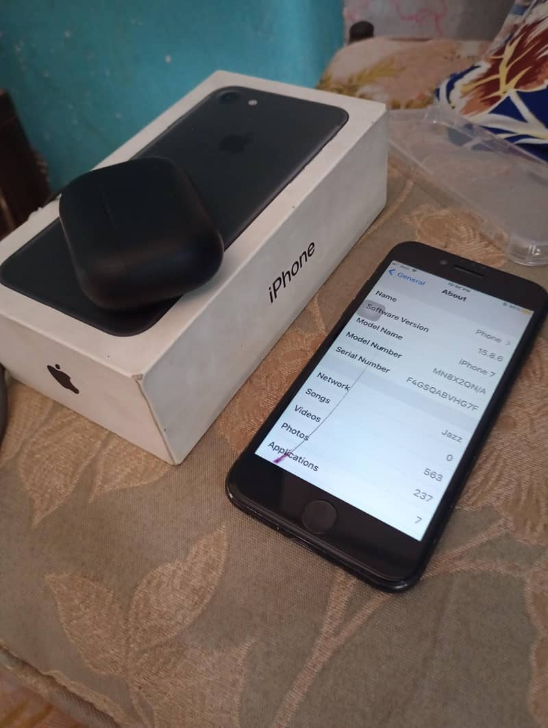Apple iPhone 7 3