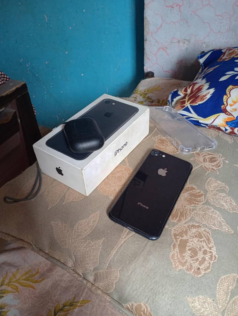 Apple iPhone 7 12