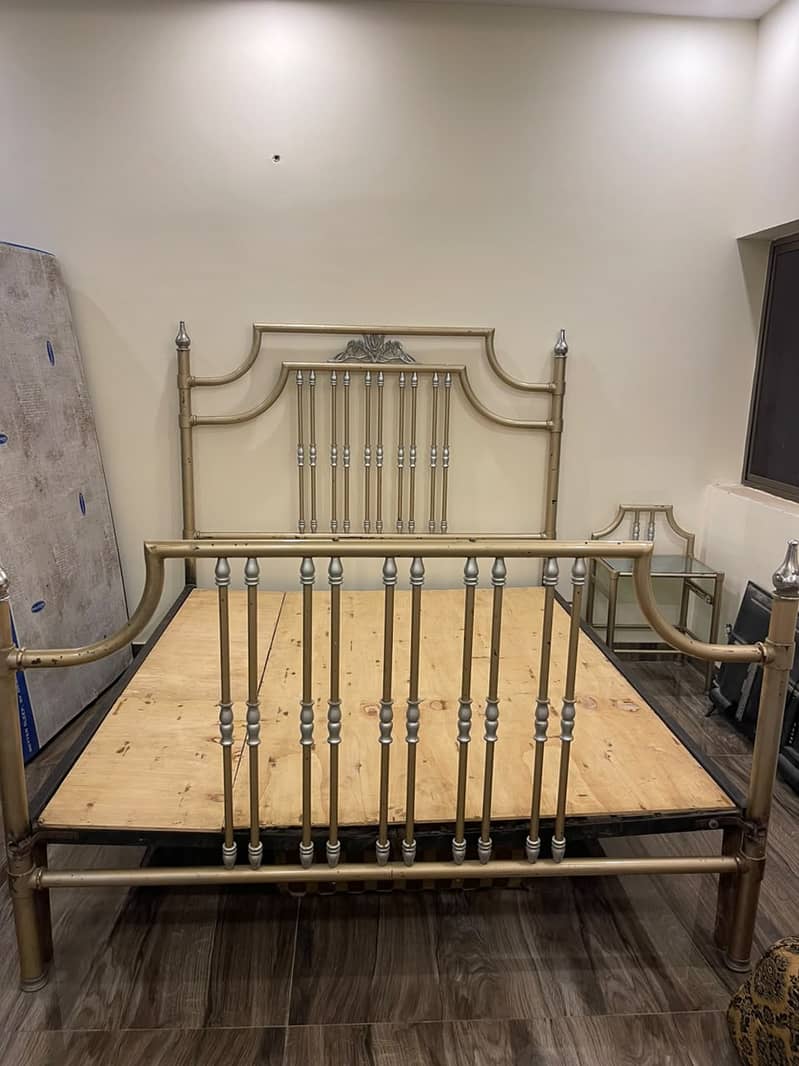 Bed set, side table dressing table, 2