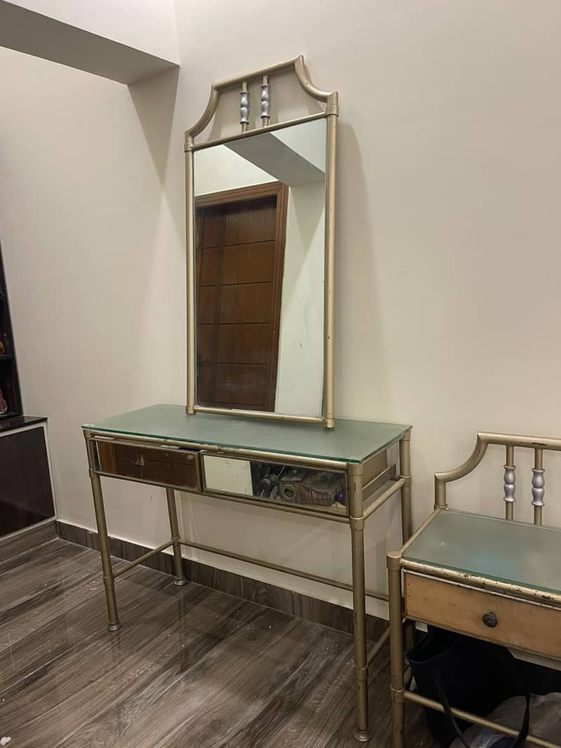 Bed set, side table dressing table, 6