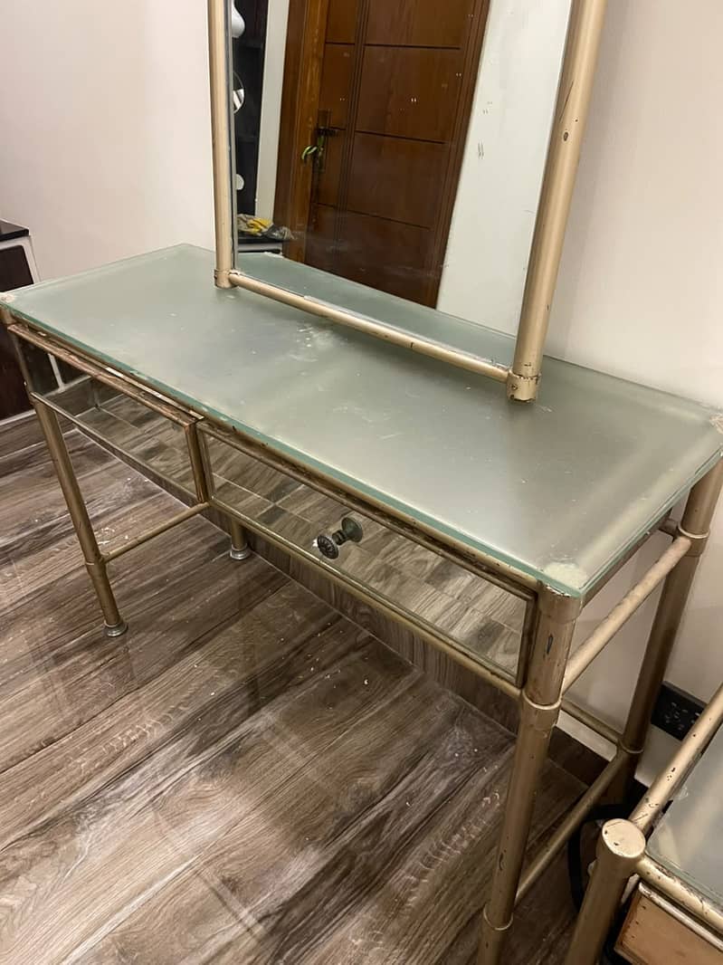 Bed set, side table dressing table, 7