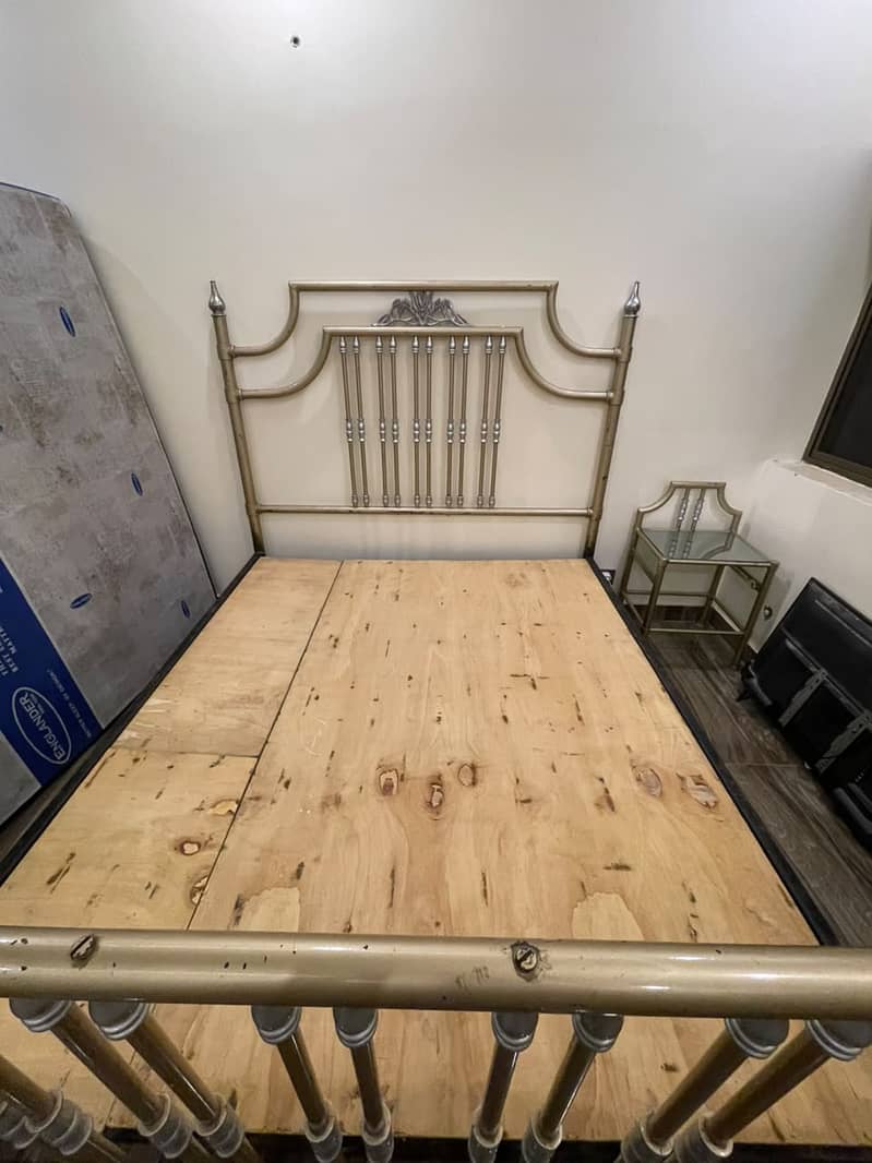 Bed set, side table dressing table, 8