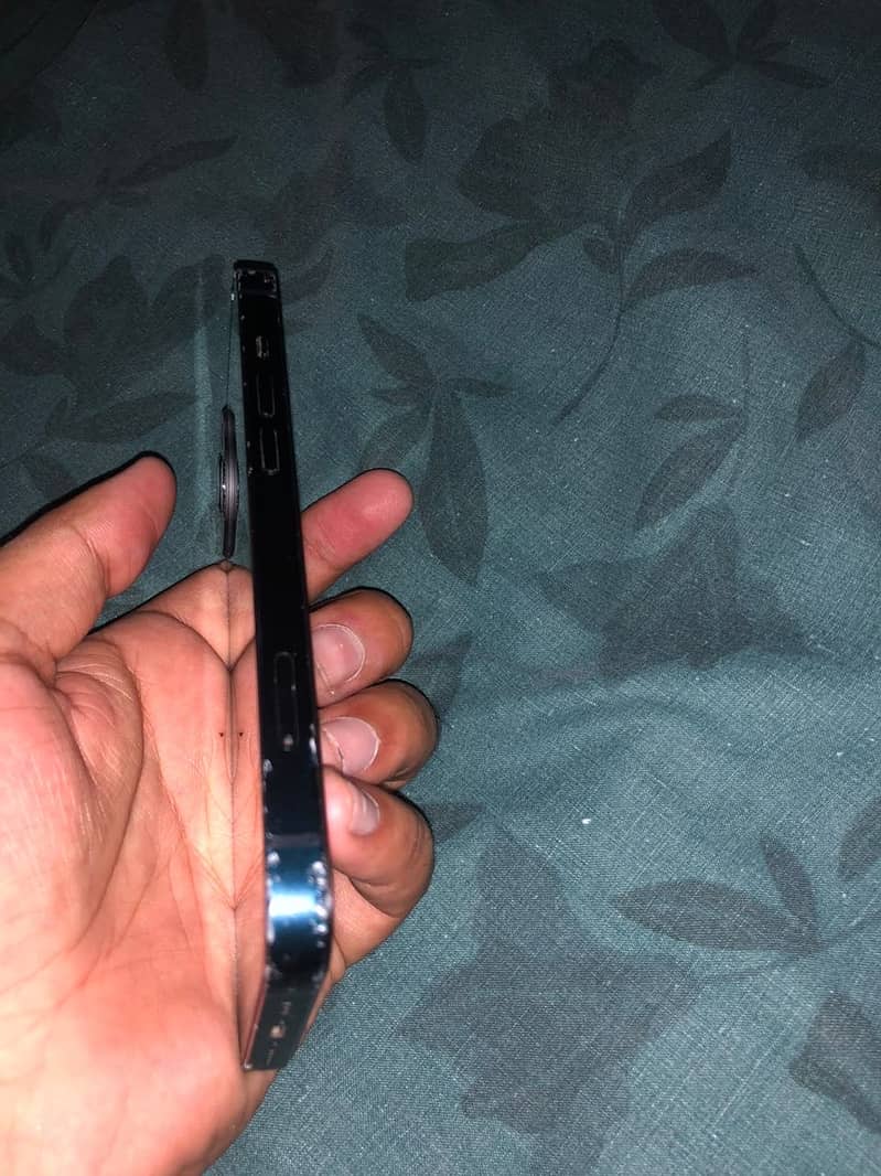 Apple iPhone 13 1