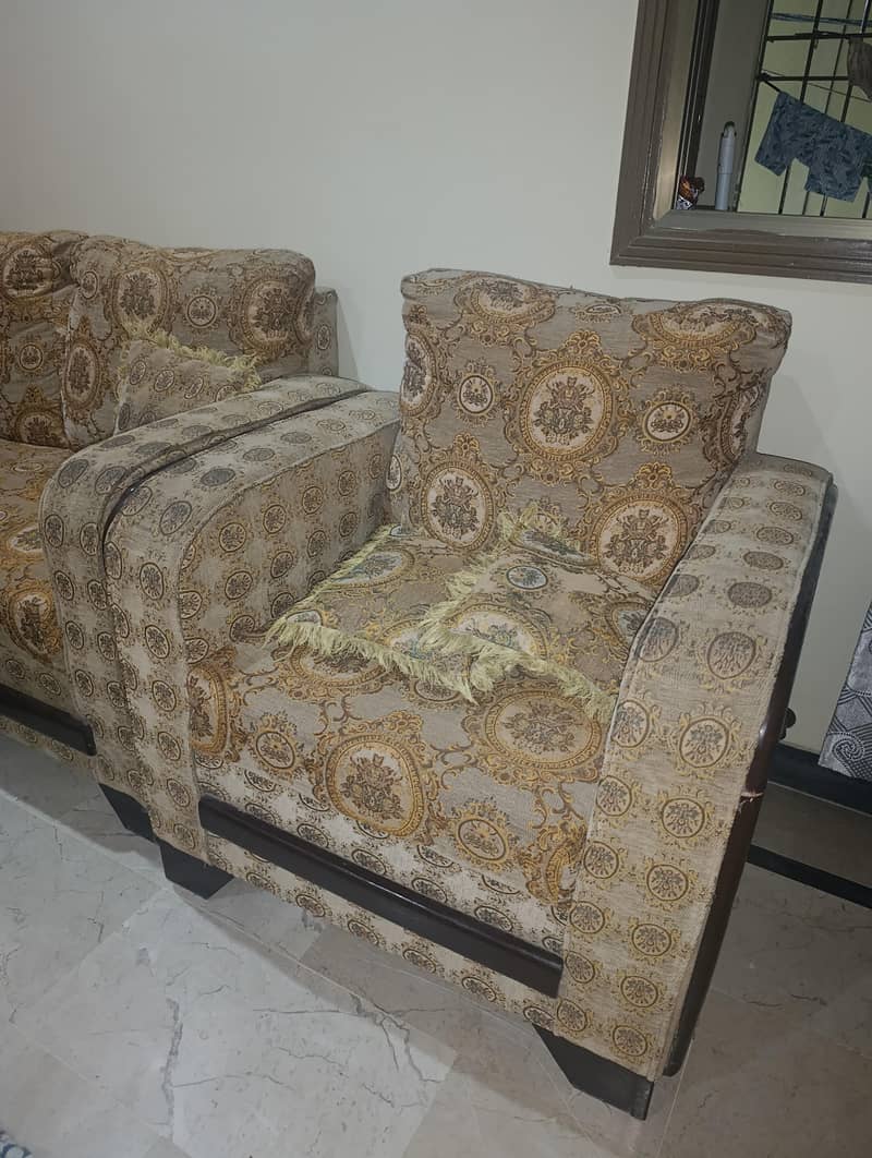 8 setter sofa set 10/9 condition 1