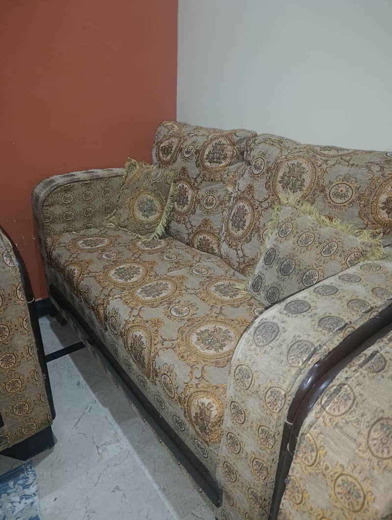 8 setter sofa set 10/9 condition 2