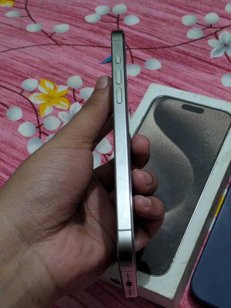 iphone 15 pro max 4