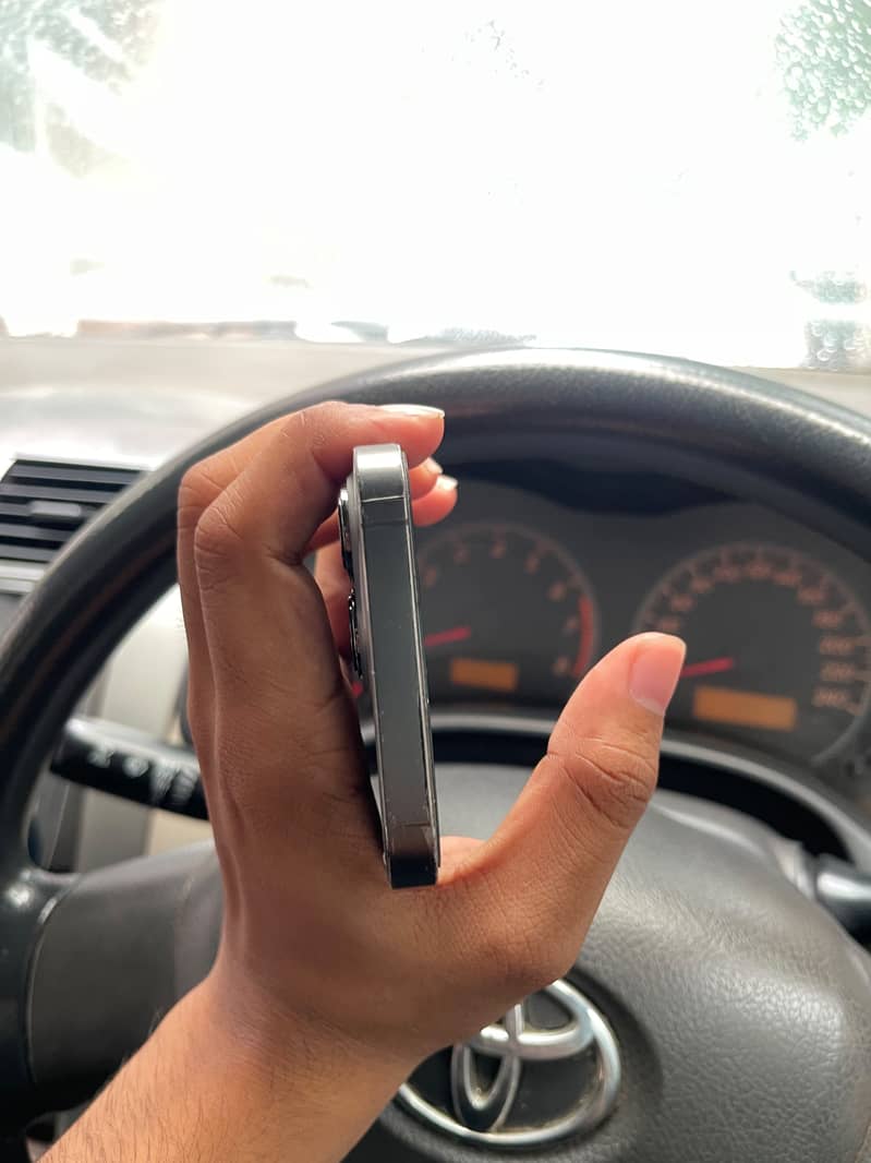 Apple iPhone 13 Pro 1