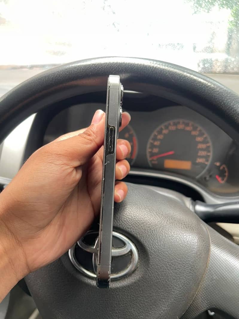 Apple iPhone 13 Pro 3
