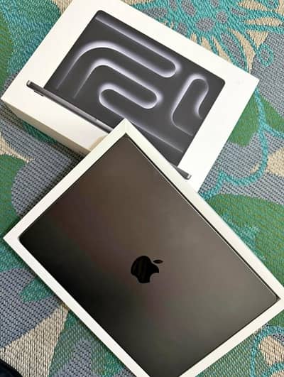 MacBook Pro M3 | 14 inch | 8/512 | Like New