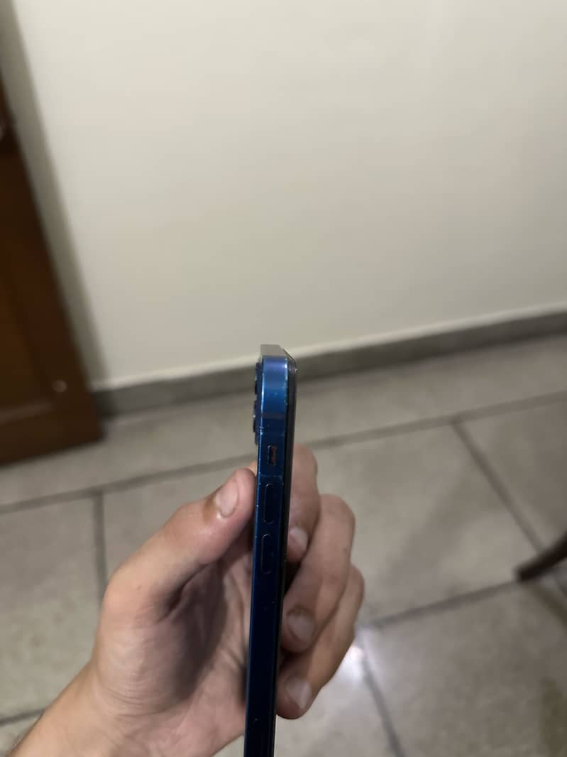 Apple iPhone 12 3