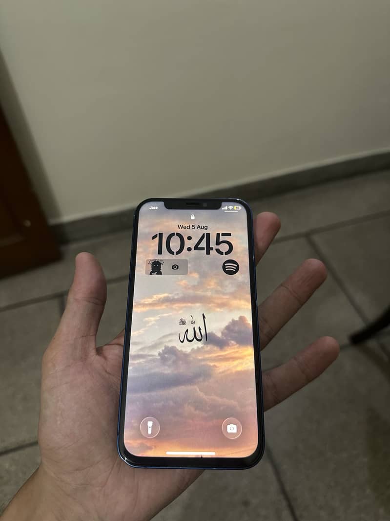 Apple iPhone 12 4