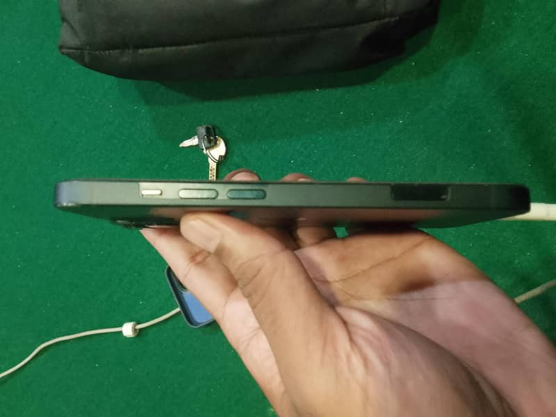 Apple iPhone 13 3