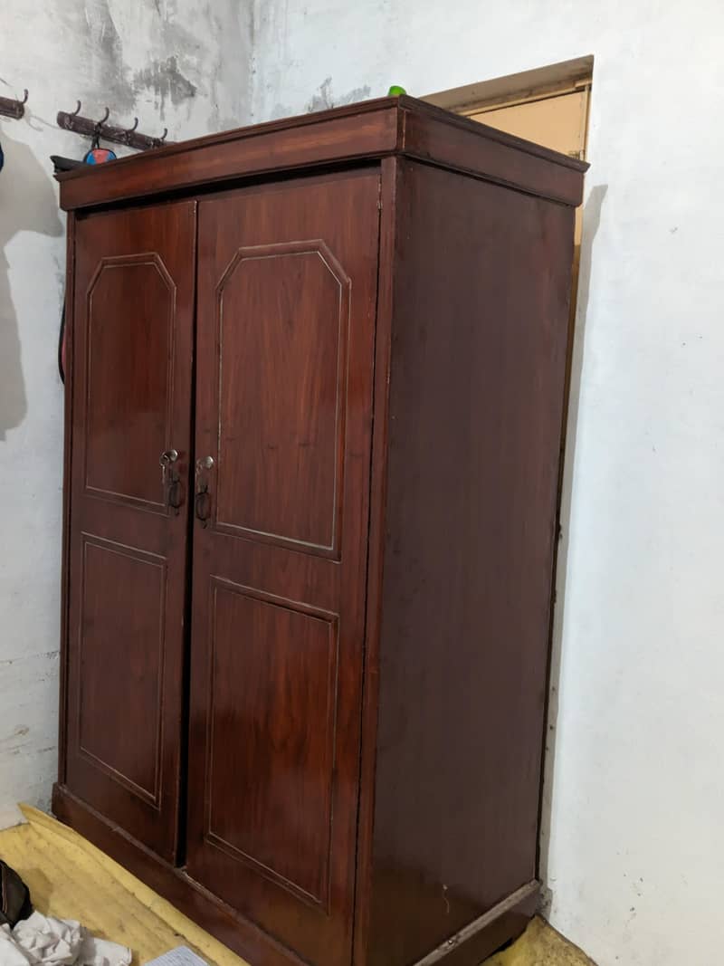 Wardrobe/Almari 1