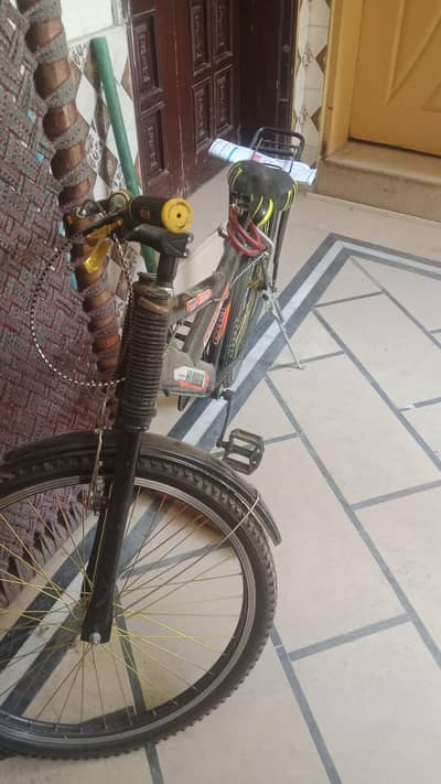 bicycle used 6 month 10/10 condition
