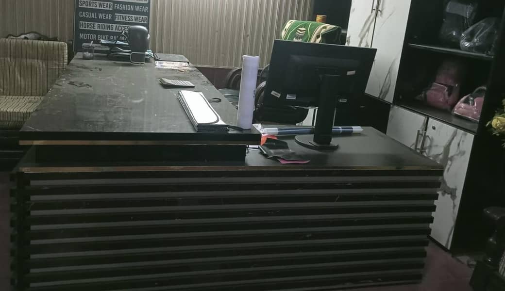 Exactive Table and file cabinet 0