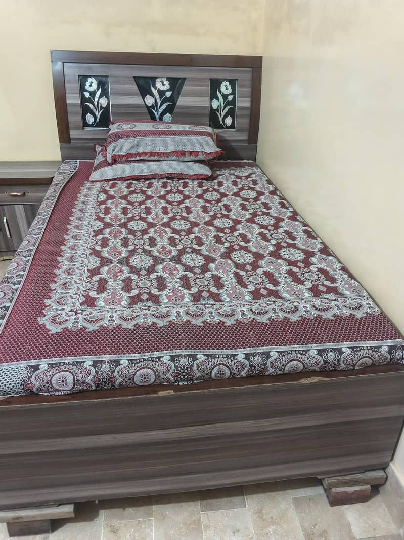 نوٹ: یہ صرف بیڈ ہے، میٹریس شامل نہیں ہیں۔  سنگل بیڈ برائے فروخت 0