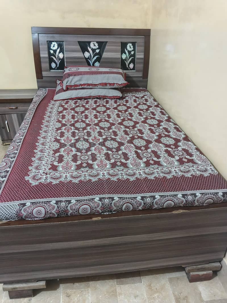 نوٹ: یہ صرف بیڈ ہے، میٹریس شامل نہیں ہیں۔  سنگل بیڈ برائے فروخت 1