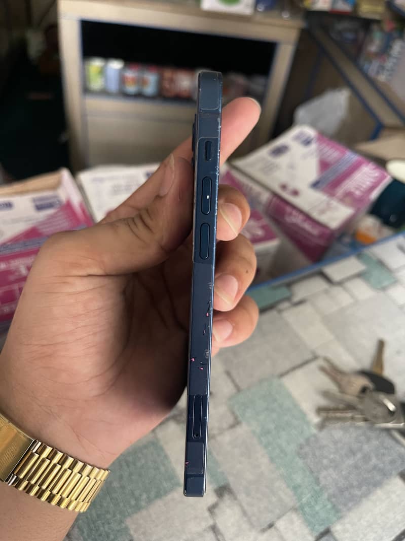 Apple iPhone 12 1