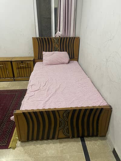 2 single bed +side table
