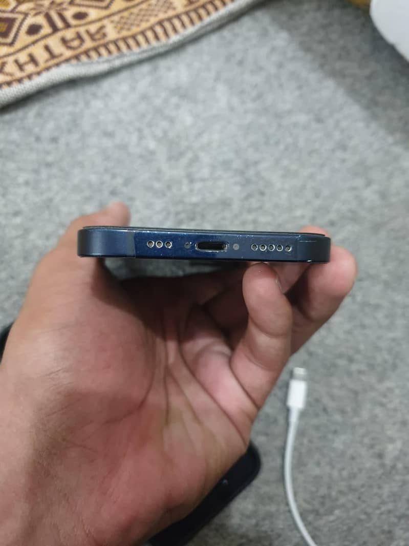 Apple iPhone 12 6