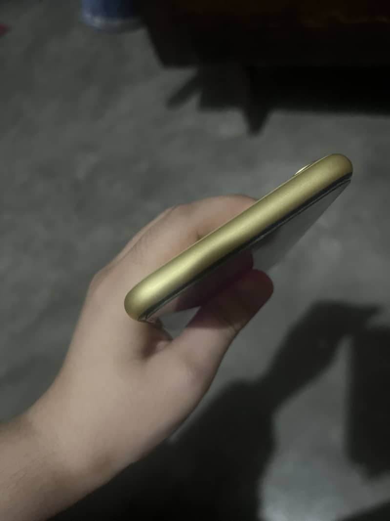 Apple iPhone 11 3