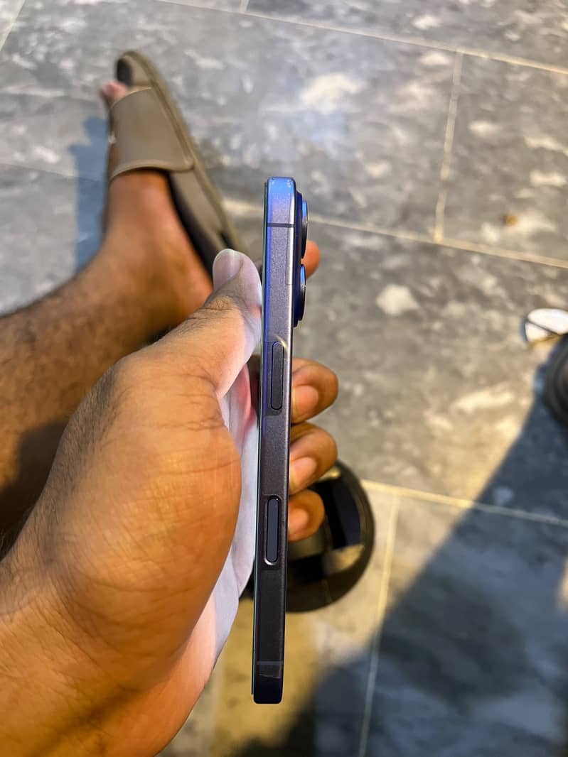 Apple iPhone 16 0