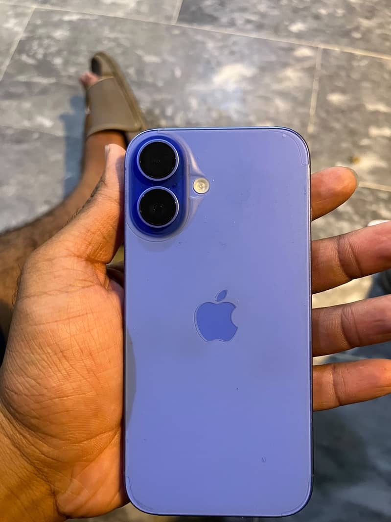 Apple iPhone 16 5
