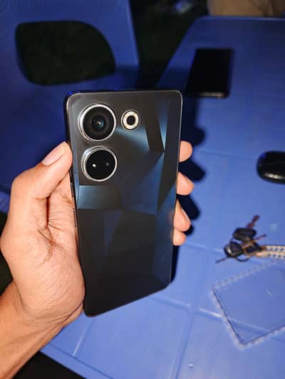 Tecno CAMON 20 with box