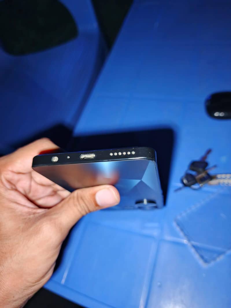 Tecno CAMON 20 with box 3