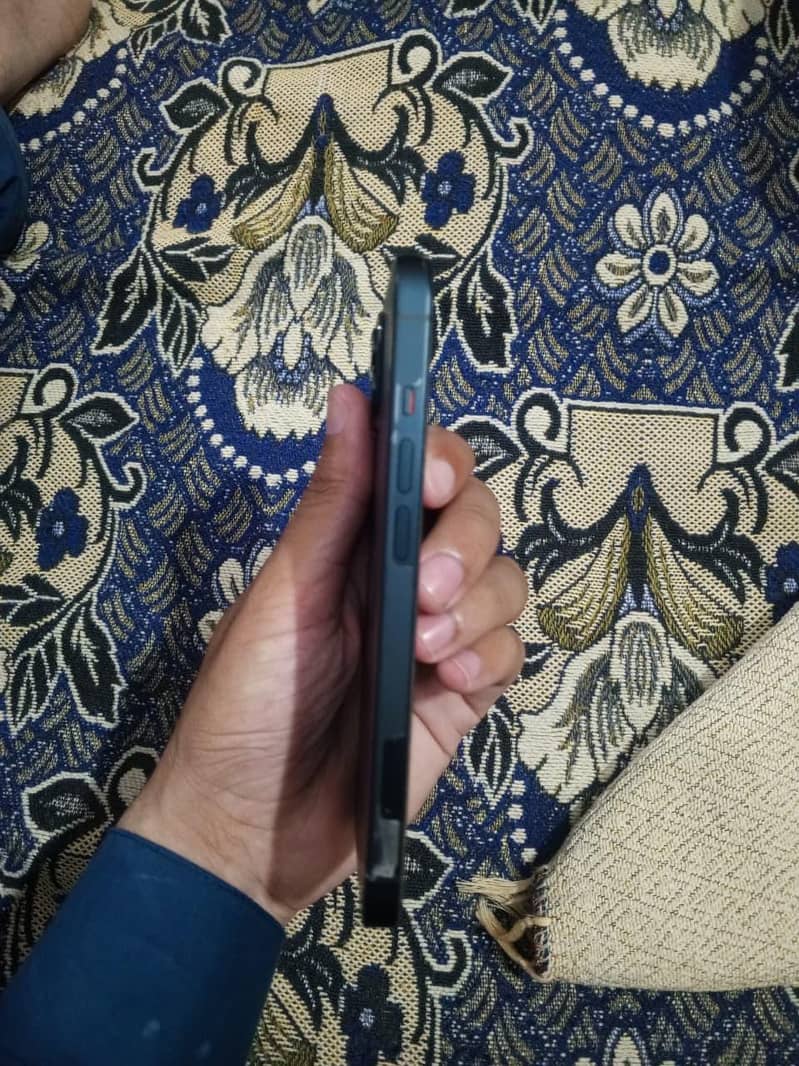 Apple iPhone 13 3