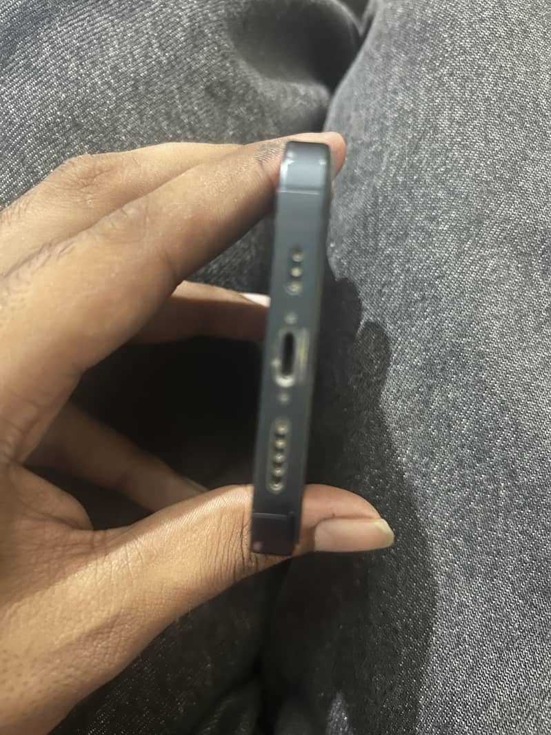 Apple iPhone 14 4