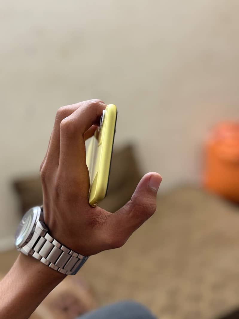 Apple iPhone 11 3