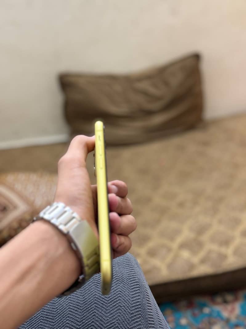 Apple iPhone 11 4