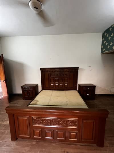 Bed set complete side tables and dressing