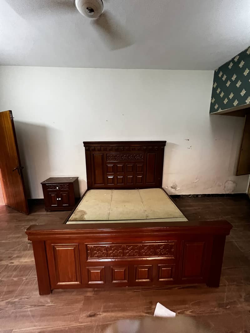 Bed set complete side tables and dressing 4