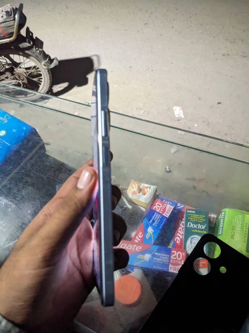 Realme Note 60 4