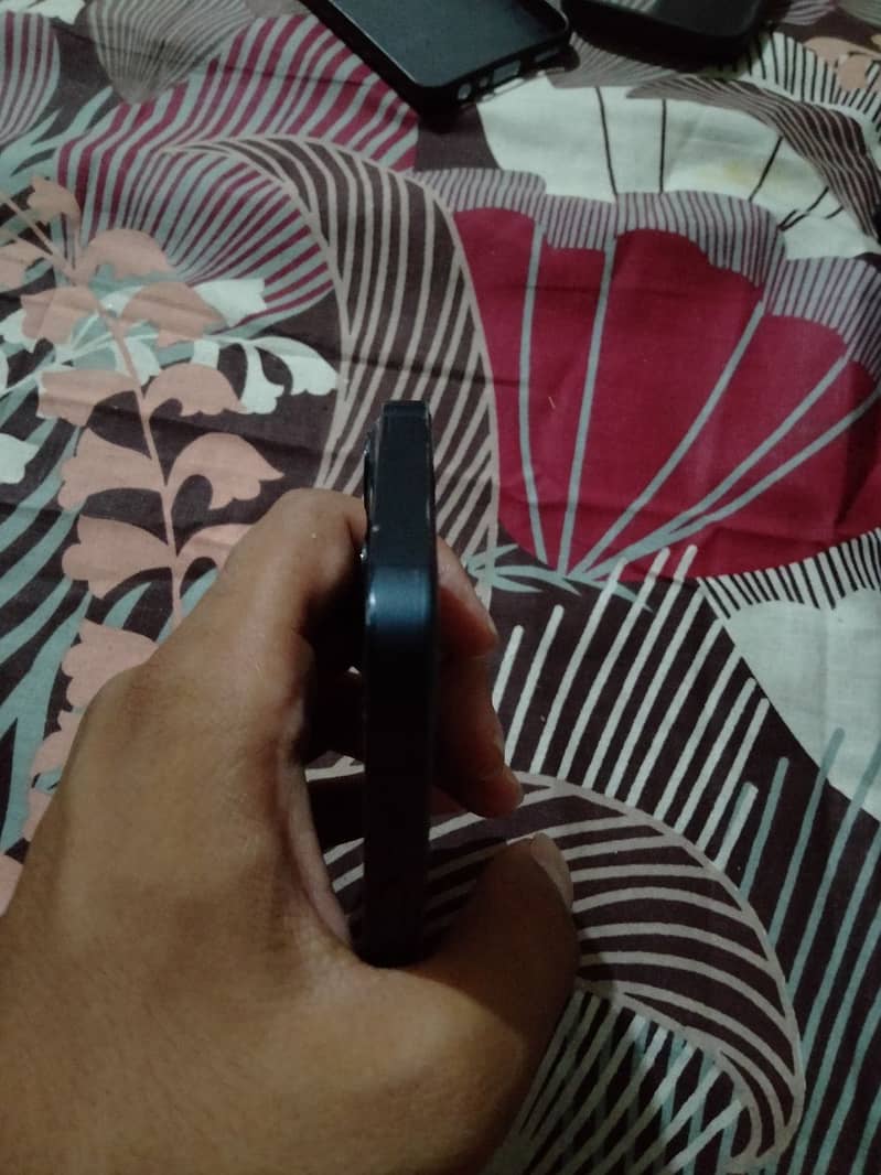 Apple iPhone 13 0