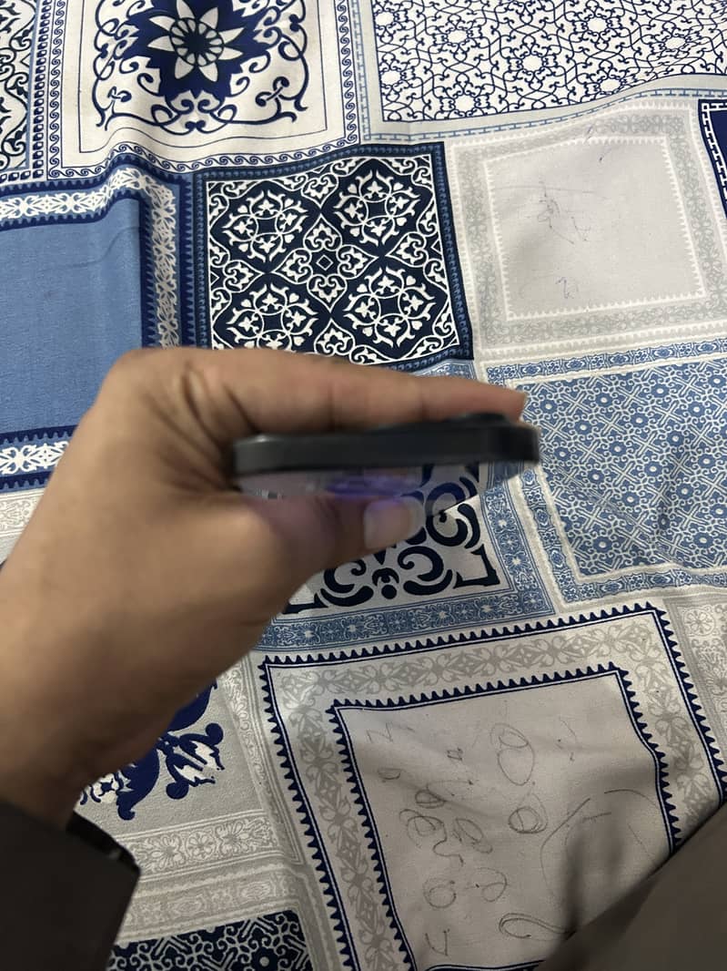 Apple iPhone 16 Pro 4